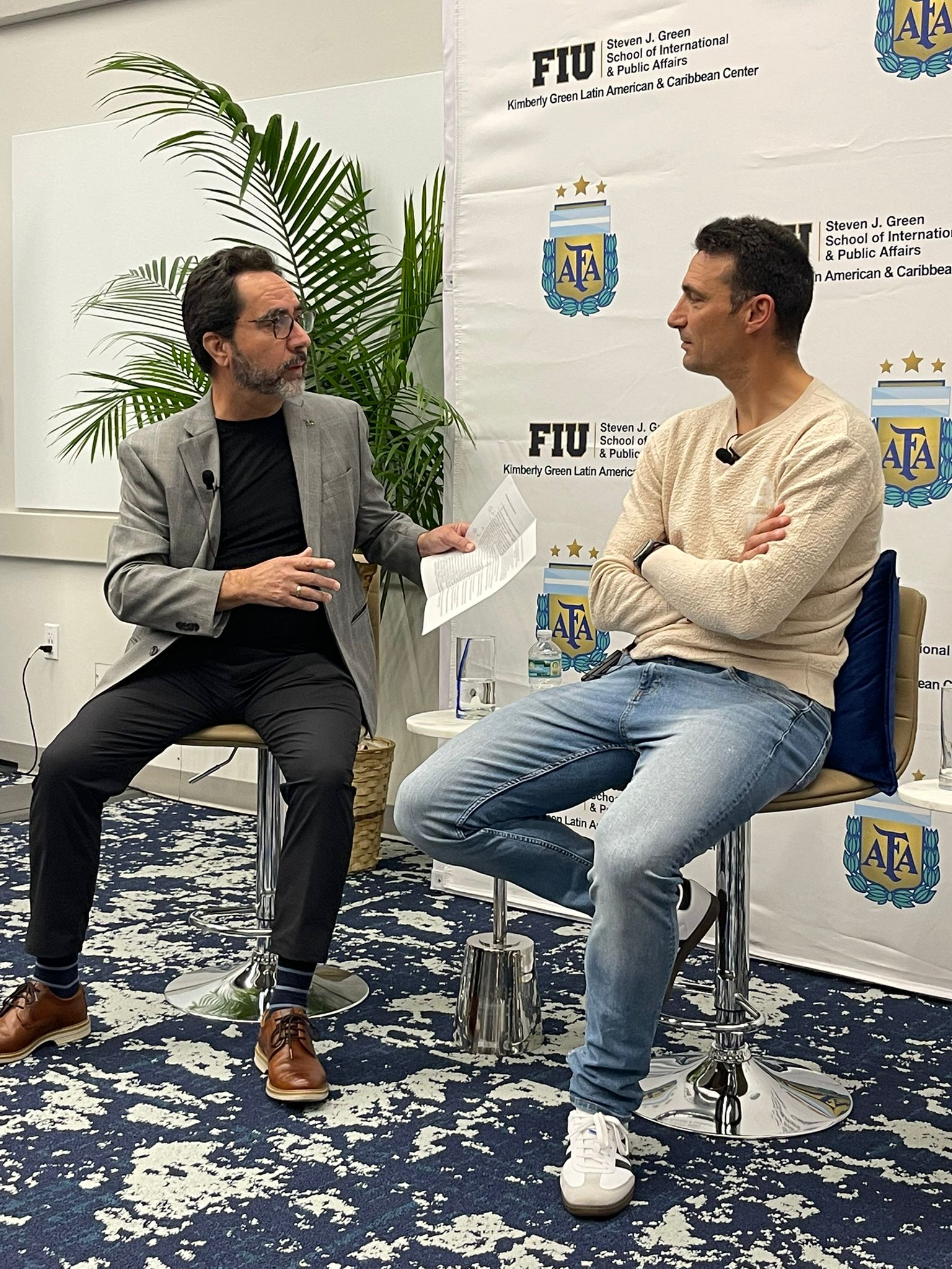 Lionel Scaloni, World Cup–winning coach of Argentina, and Dr. Alejandro Alvarado, Professor of Journalism and LACC Affiliated Faculty